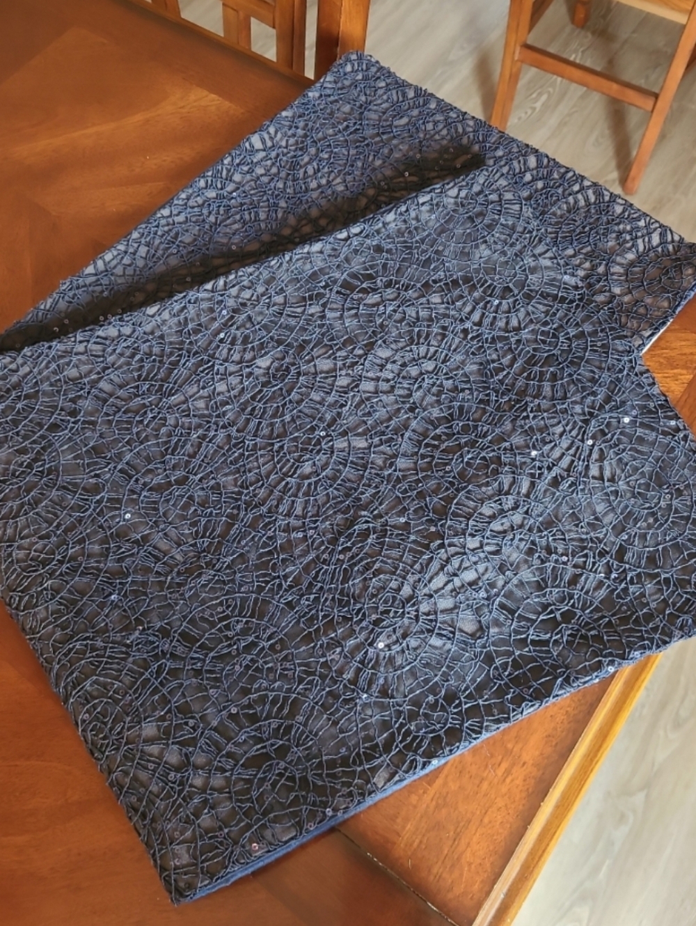Table Runner - Picture 4 of 4